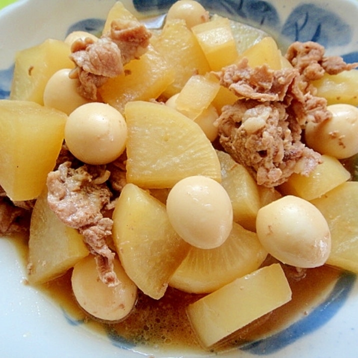 大根とうずらの卵豚肉の煮物